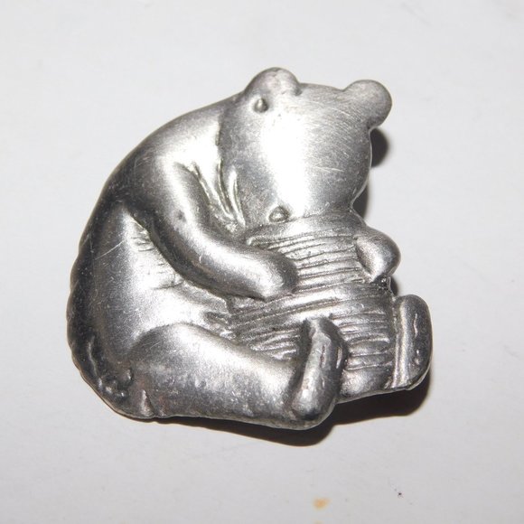 Vintage Winnie the Pooh with Honey Pot Pewter Pin Brooch Disney - Picture 5 of 5